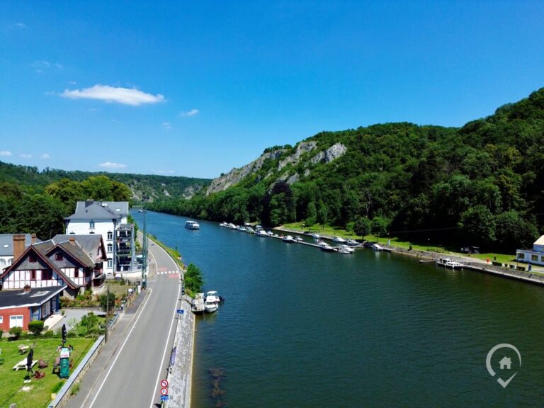 Condrogest - Studio situé sur les bords de Meuse à Waulsort