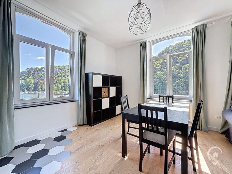 Condrogest - Studio situé sur les bords de Meuse à Waulsort