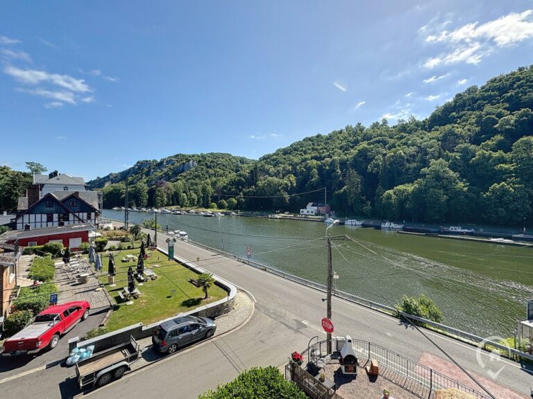 Condrogest - Studio situé sur les bords de Meuse à Waulsort