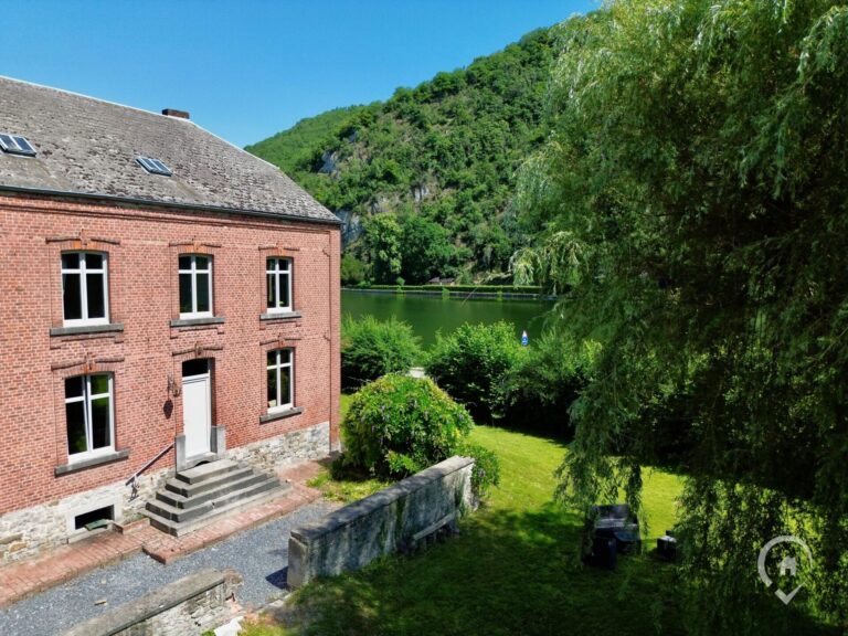 Condrogest - Maison 4 chambres à vendre en  bord de Meuse à Hermeton