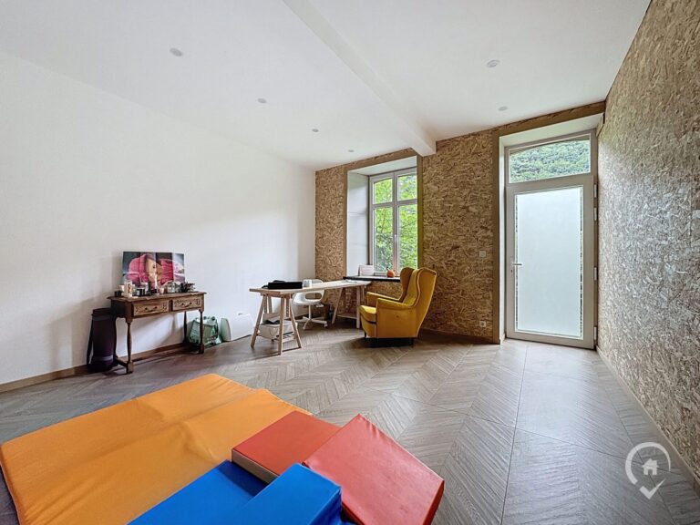 Condrogest - Maison 4 chambres à vendre en  bord de Meuse à Hermeton