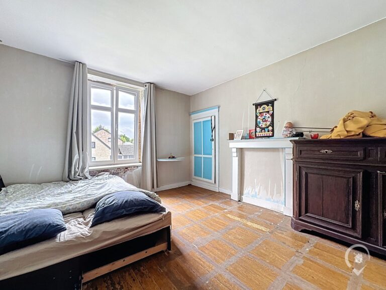 Condrogest - Maison 4 chambres à vendre en  bord de Meuse à Hermeton