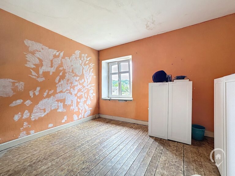 Condrogest - Maison 4 chambres à vendre en  bord de Meuse à Hermeton