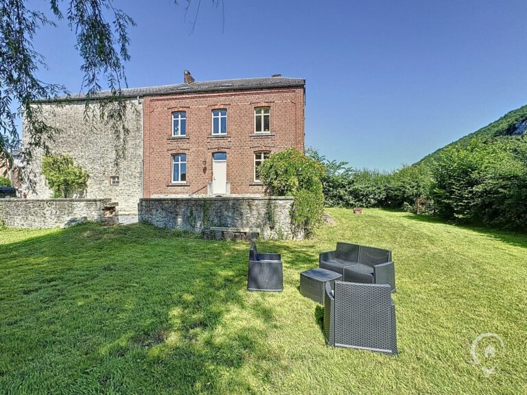 Condrogest - Maison 4 chambres à vendre en  bord de Meuse à Hermeton