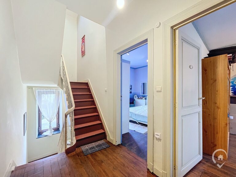 Condrogest - VENDU !!! Maison 5 chambres avec jardin à vendre au centre de Ciney