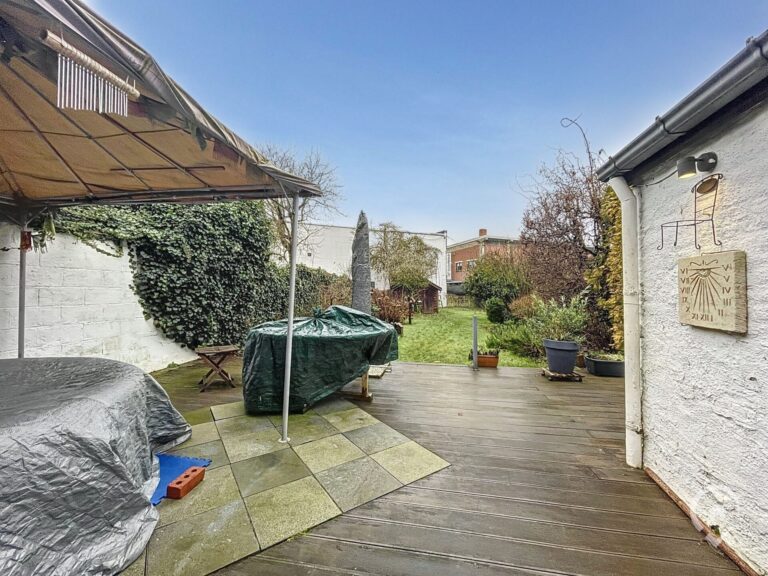 Condrogest - VENDU !!! Maison 5 chambres avec jardin à vendre au centre de Ciney