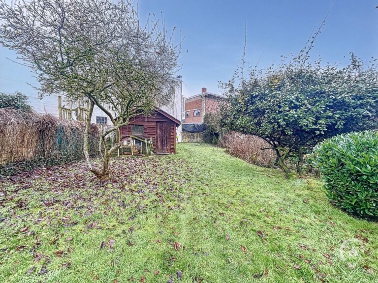 Condrogest - VENDU !!! Maison 5 chambres avec jardin à vendre au centre de Ciney