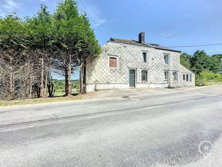 Condrogest - Maison à rénover à Bièvre avec terrain en front de voirie