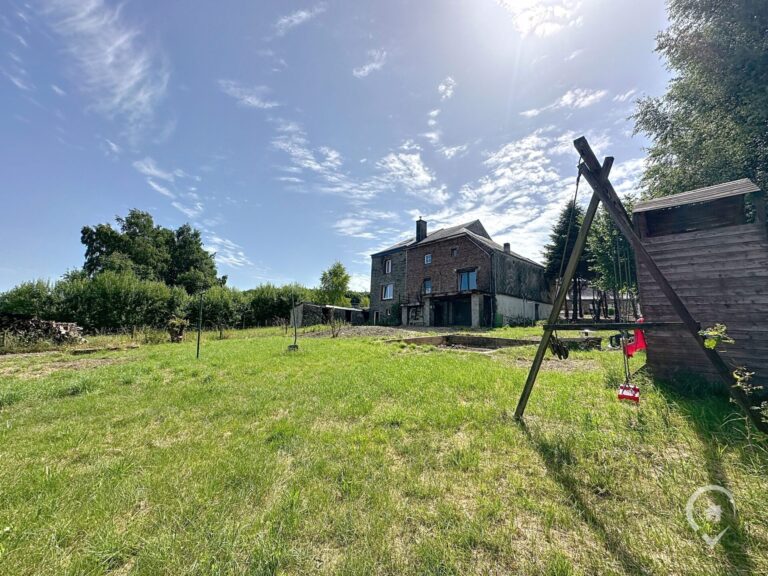 Condrogest - Maison à rénover à Bièvre avec terrain en front de voirie