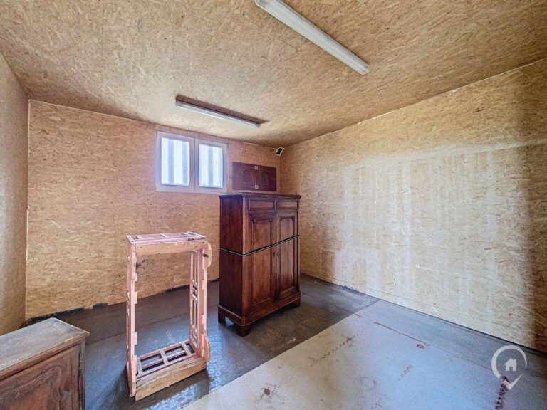 Condrogest - Entrepôt de + de 500m² à vendre à Foy-Notre-Dame