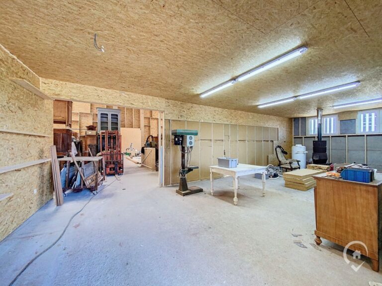 Condrogest - Entrepôt de + de 500m² à vendre à Foy-Notre-Dame
