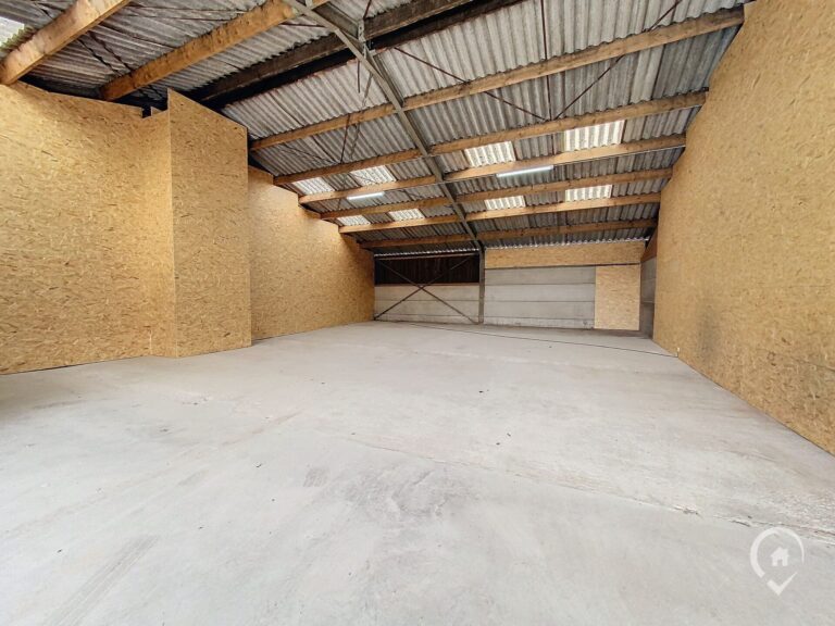 Condrogest - Entrepôt de + de 500m² à vendre à Foy-Notre-Dame