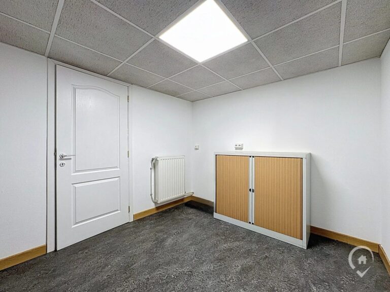Condrogest - Immeuble de 525 m² à vendre à Hastière