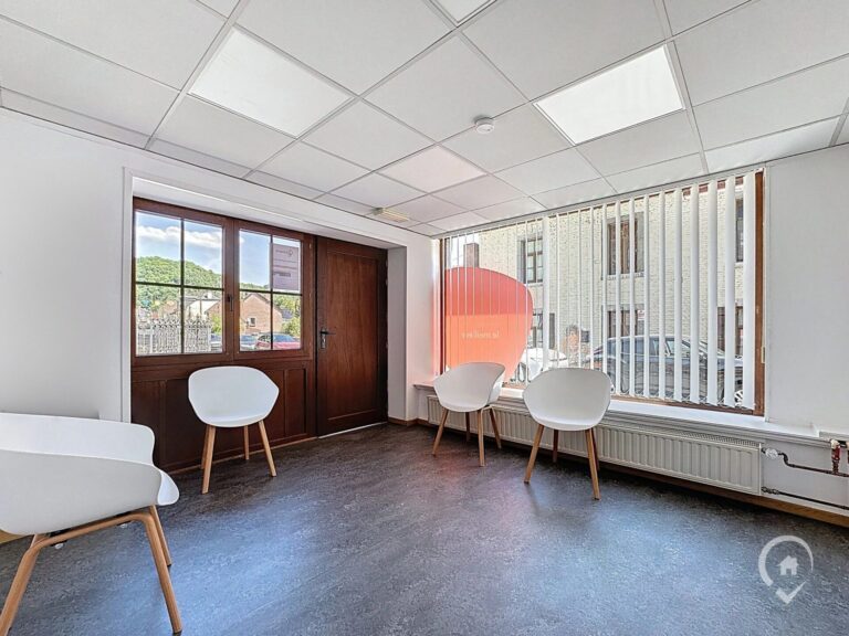 Condrogest - Immeuble de 525 m² à vendre à Hastière