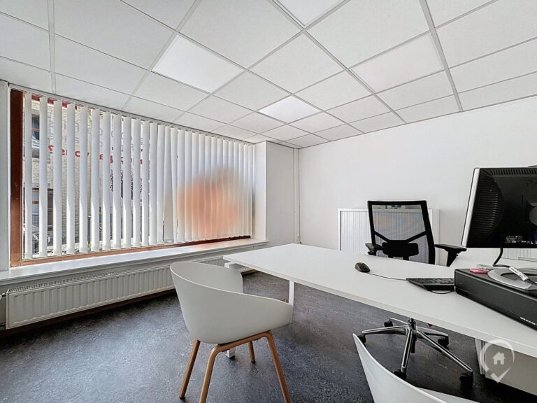 Condrogest - Immeuble de 525 m² à vendre à Hastière