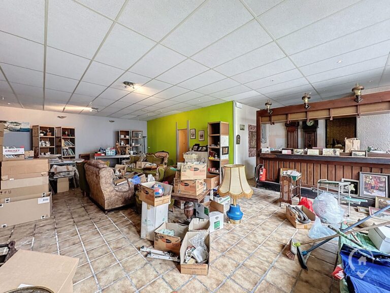 Condrogest - Immeuble de 525 m² à vendre à Hastière