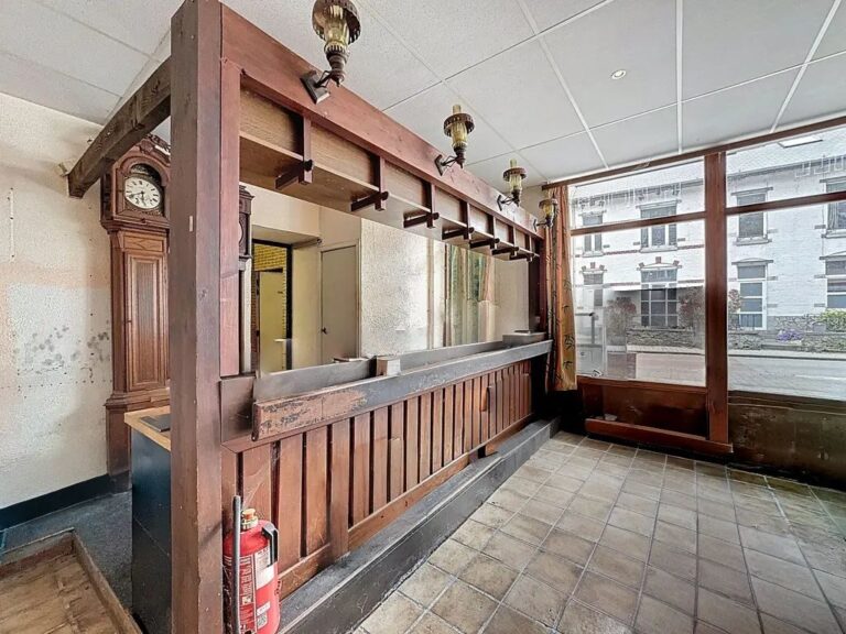 Condrogest - Immeuble de 525 m² à vendre à Hastière