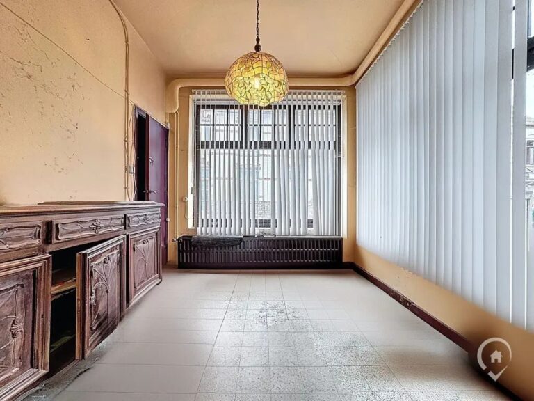 Condrogest - Immeuble de 525 m² à vendre à Hastière