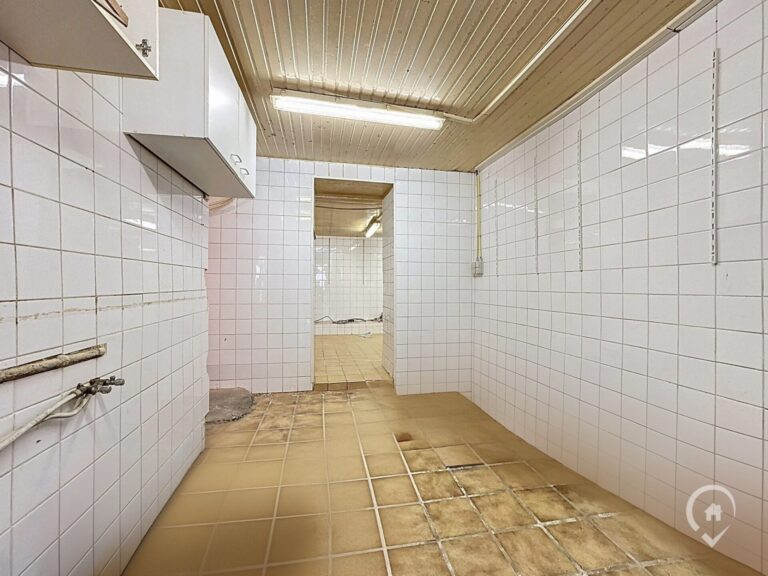 Condrogest - Immeuble de 525 m² à vendre à Hastière