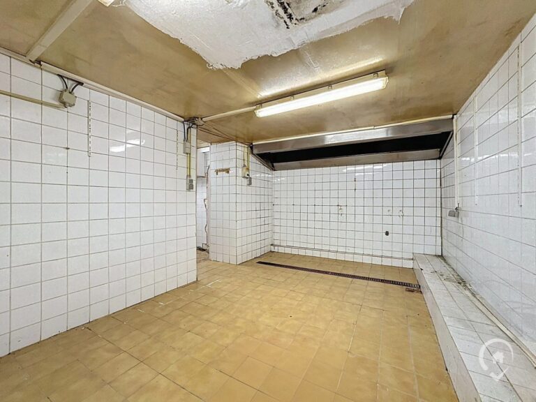 Condrogest - Immeuble de 525 m² à vendre à Hastière