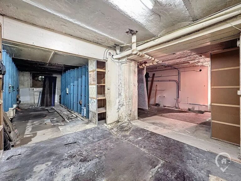 Condrogest - Immeuble de 525 m² à vendre à Hastière