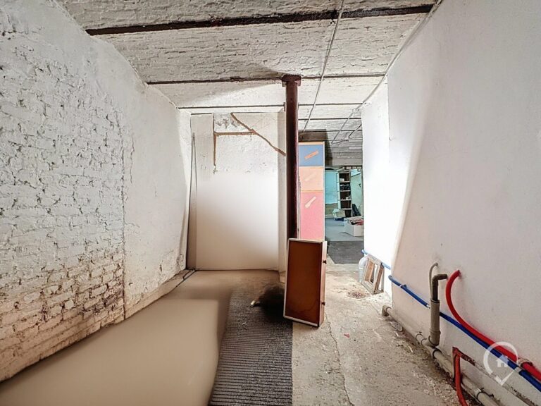 Condrogest - Immeuble de 525 m² à vendre à Hastière