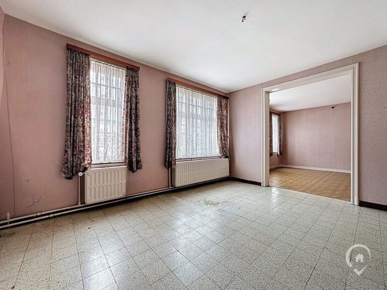 Condrogest - Immeuble de 525 m² à vendre à Hastière