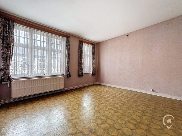 Condrogest - Immeuble de 525 m² à vendre à Hastière