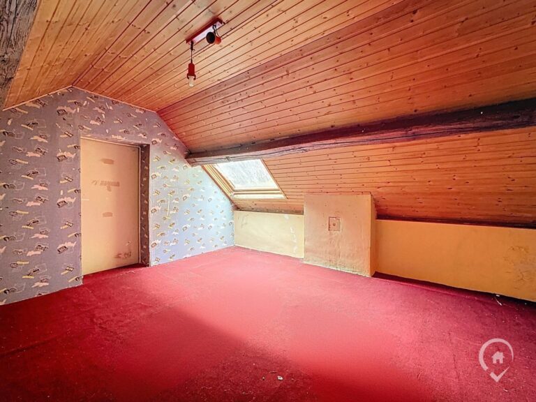 Condrogest - Immeuble de 525 m² à vendre à Hastière