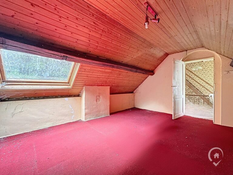 Condrogest - Immeuble de 525 m² à vendre à Hastière