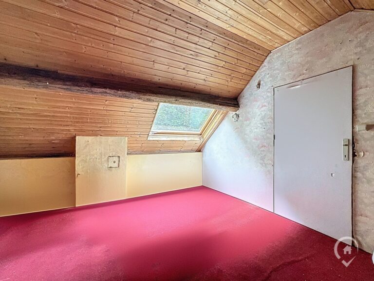 Condrogest - Immeuble de 525 m² à vendre à Hastière