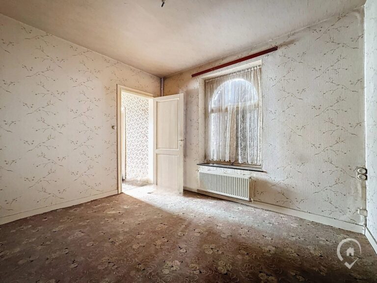 Condrogest - Immeuble de 525 m² à vendre à Hastière