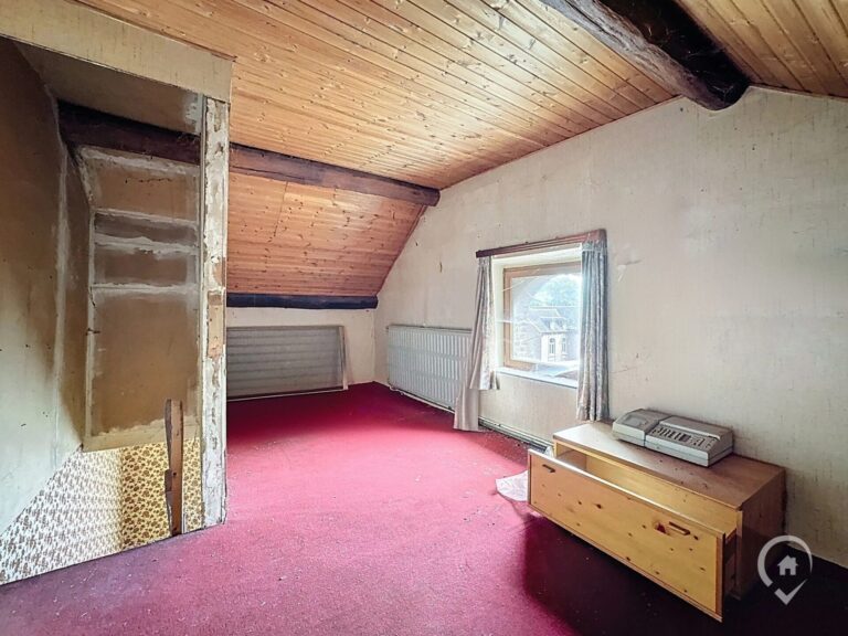 Condrogest - Immeuble de 525 m² à vendre à Hastière