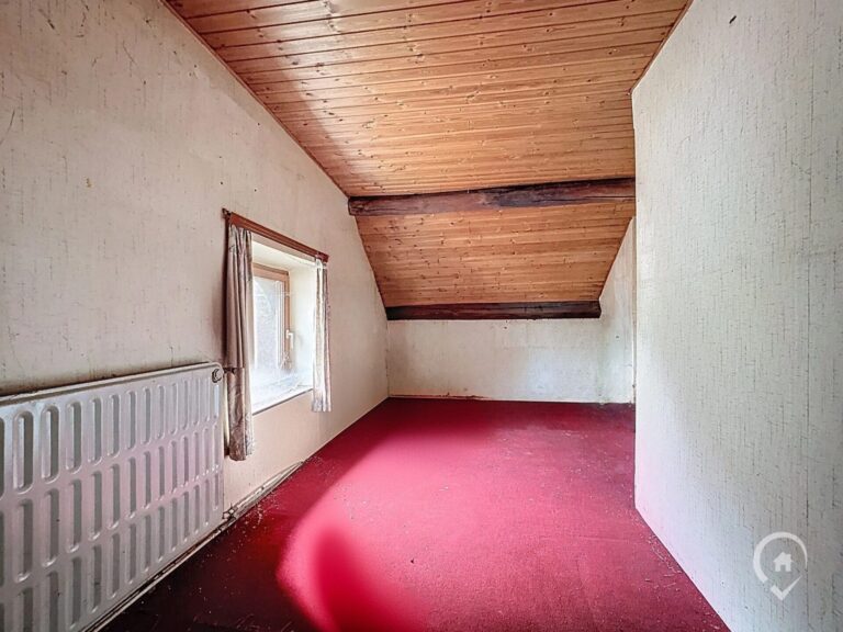 Condrogest - Immeuble de 525 m² à vendre à Hastière