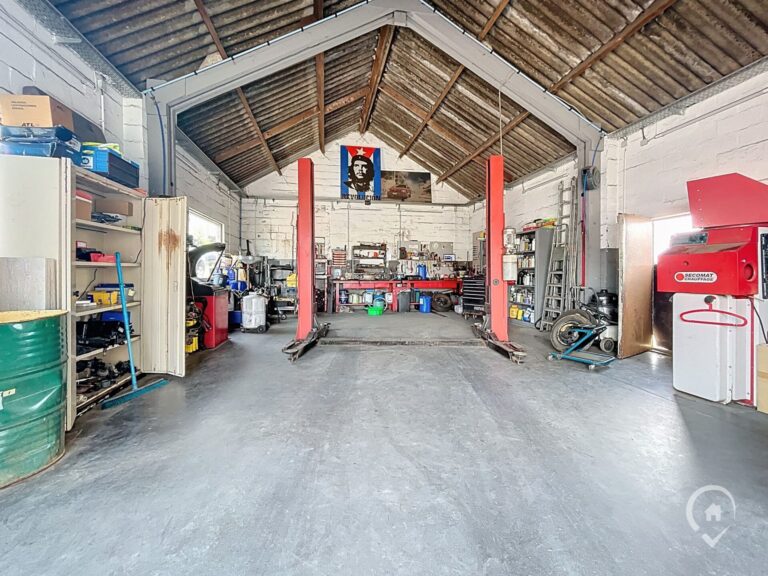 Condrogest - Vente parts de société  - Maison en pierre + garage + terrain à bâtir