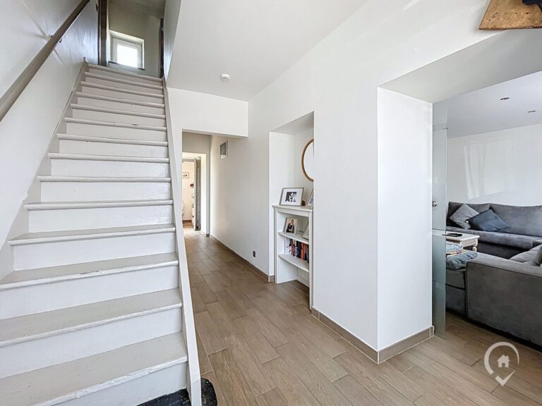 Condrogest - Vente parts de société  - Maison en pierre + garage + terrain à bâtir