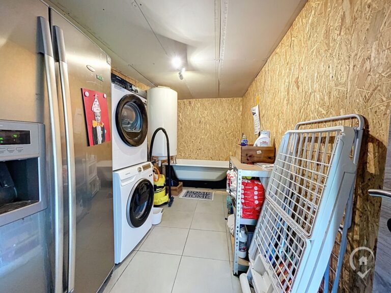 Condrogest - Vente parts de société  - Maison en pierre + garage + terrain à bâtir