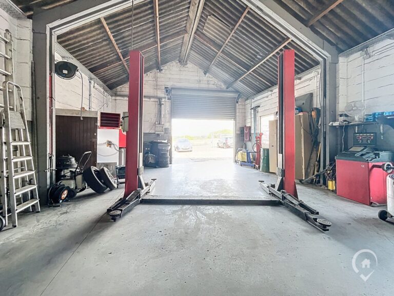 Condrogest - Vente parts de société  - Maison en pierre + garage + terrain à bâtir