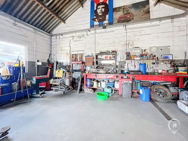 Condrogest - Vente parts de société  - Maison en pierre + garage + terrain à bâtir