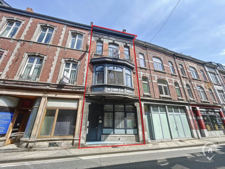 Condrogest - Vaste Immeuble de 225m² à vendre au centre de Dinant