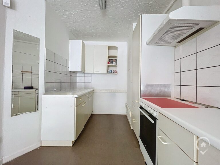 Condrogest - Vaste Immeuble de 225m² à vendre au centre de Dinant