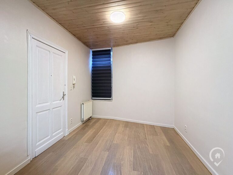 Condrogest - Vaste Immeuble de 225m² à vendre au centre de Dinant