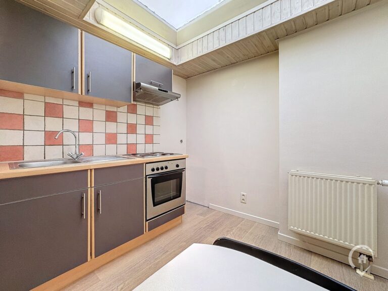 Condrogest - Vaste Immeuble de 225m² à vendre au centre de Dinant