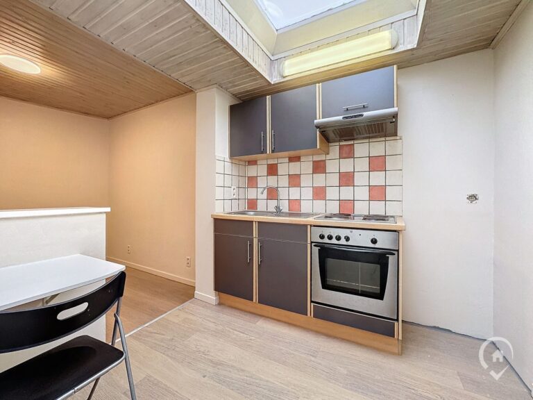 Condrogest - Vaste Immeuble de 225m² à vendre au centre de Dinant