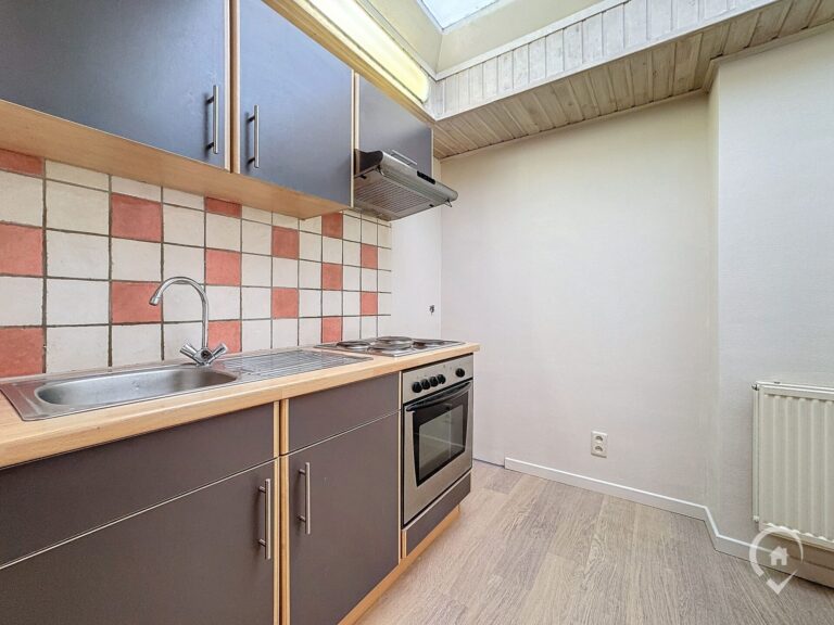 Condrogest - Vaste Immeuble de 225m² à vendre au centre de Dinant