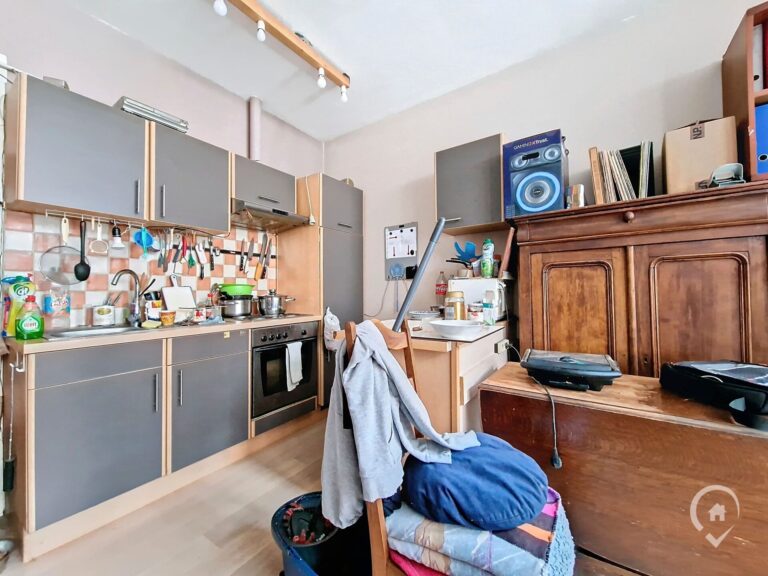 Condrogest - Vaste Immeuble de 225m² à vendre au centre de Dinant