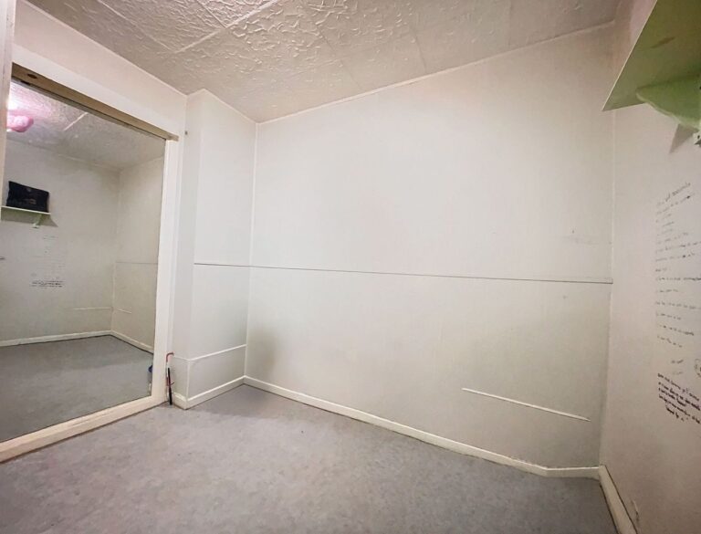 Condrogest - Vaste Immeuble de 225m² à vendre au centre de Dinant