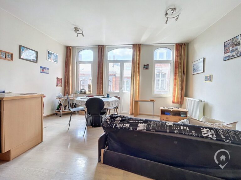Condrogest - Vaste Immeuble de 225m² à vendre au centre de Dinant