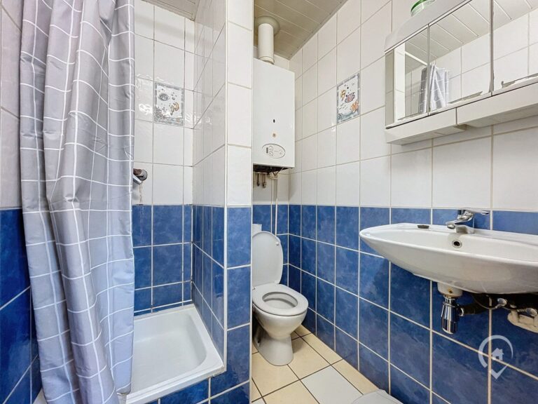 Condrogest - Vaste Immeuble de 225m² à vendre au centre de Dinant