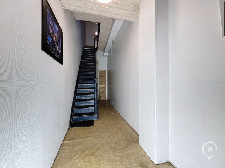 Condrogest - Vaste Immeuble de 225m² à vendre au centre de Dinant